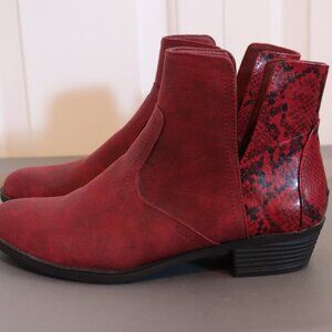 True Craft Tessa Red Snake Skin Print Booties Split Side Sz 8.5 Colorful CowGirl